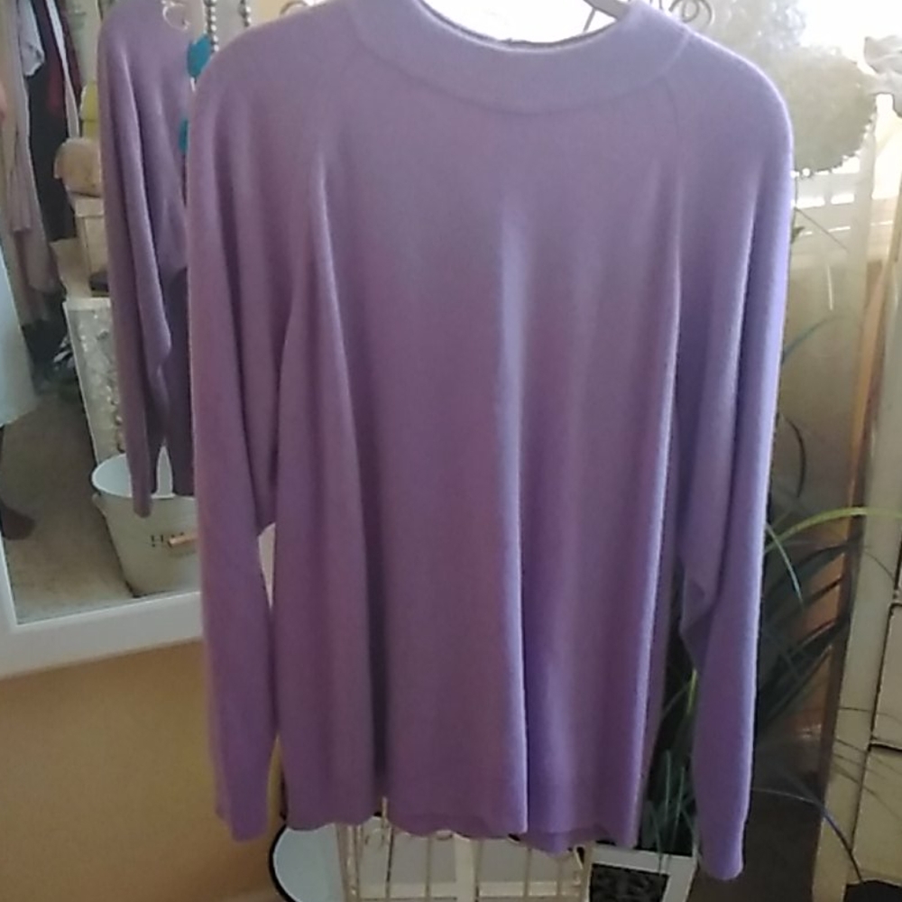 Lavender crew neck sweater feels like cashmere
